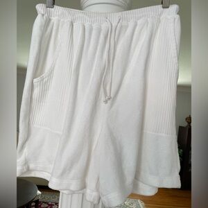 First Issue women’s 63% cotton Shorts with elastic waist and drowstring white